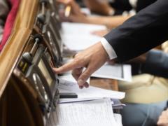 Проект закона о присвоении государственных функций, за которым могли бы сажать в тюрьму на 10-15 лет, снимают с рассмотрения