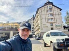 Арсен Мирзоян резко ответил на упреки, что он  развлекается  на концертах во время войны