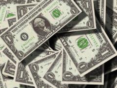 Бизнес считает, что курс доллара в Украине начнет расти, а гривна будет дешеветь