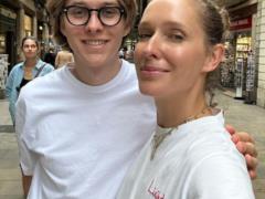 Екатерина Осадчая впервые за длительное время показалась со своим заметно подросшим 21-летним сыном