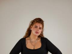 Похудевшая Александра Зарицкая села на шпагат и показала, как держит себя в форме