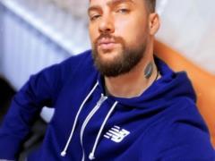 Известный украинский певец поразвлекал россиян с путинистами в Германии