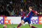 Barcelona awarded De Jong a new contract