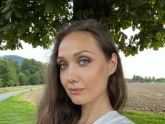 Евгения Власова шокировала, как обманом ее пригласили выступить известные политики:  Атака была серьезная 