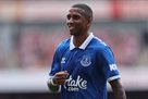 Young to extend contract with Everton