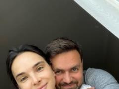 Жена Мирошниченко растрогала, как трое детей встретили усыновленную сестренку дома