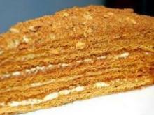 Медовый торт с клюквой: праздник вкуса и нежности