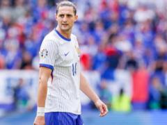 Work: The national team of France stands against Mbappe and Griezmann with much more