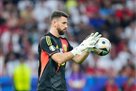 Simon will miss four months following a wrist injury