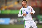 Camarda signed his first professional contract with Milan