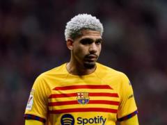 Araujo is still not in Barcelona