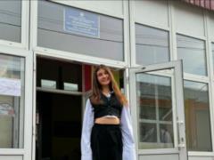 Jerry Heil показалась в родной школе, из которой выпустилась более 10 лет назад, и сделала сюрприз ученикам