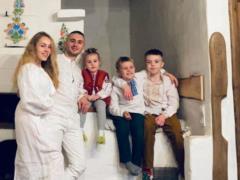 Тарас Тополя на редких фото показал, как его сыновья от Alyosha заметно подросли и изменились