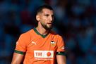 Valencia team forward with Varti