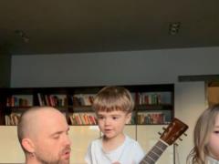 Миша Кацурин показал фото 3-летнего сына с повязкой на лице и рассказал, что произошло:  Первые швы 