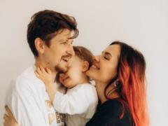 MamaRika ответила, как ее частые ссоры с мужем повлияли на их 3-летнего сына:  Это травма 