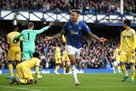nuclear submarine. McNeil s double brought Everton their first victory of the season, Brentford and Yarmolyuk drew with West Gem
