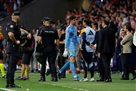 The Atletico - Real Madrid match was slowed down: Courtois had objects thrown from the stands