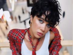 Lida Lee completely naked in a new video and daringly posed with a huge python