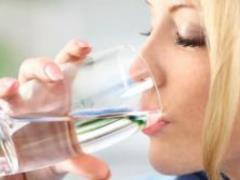 Почему важно употреблять чистую воду: основные факты и преимущества