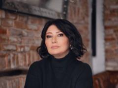 50-летняя Елена Мозговая показалась с дредами и ошеломила внешним видом