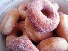Пончики с клубничной начинкой