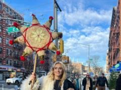 Irina Fedyshyn showed in atmospheric photos how she caroled with the 9-Rich Blue in Manhattan