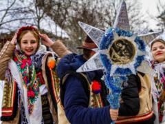 Крещение 2025: как щедруют и колядуют на Иордан
