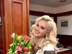 Катерина Бужинська на рідкісному фото показала доньку від екс-чоловіка та привітала її з 18-річчям