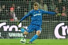 Como became the goalkeeper of Antwerp and the striker of Betis