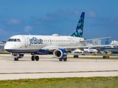 In the USA, two corpses were found in the landing gear compartment of an airplane