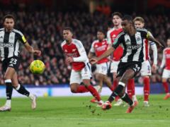 Newcastle took a step towards the League Cup final by beating Arsenal away