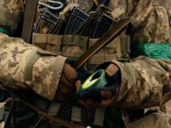 Бойцы 28 ОМБр показали видео взятия россиян в плен