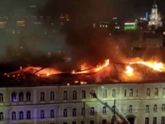 Пожар в Туле: крыша и шпиль военного госпиталя практически уничтожены