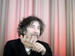 Британского автора бестселлеров Нила Геймана обвинили в сексуальном насилии – BBC