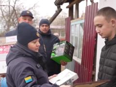 He carried it out by touch in his arms: in the Nikolaev region, a 16-year-old boy saved his younger brother in a fire