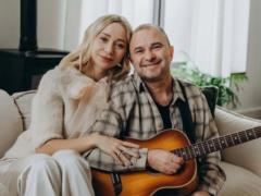 \? Молода дружина Павлика здивувала його змінами на своєму обличчі