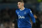 I can turn around to work on the side of Everton with Mikolenko at the start of the game against Aston Valley
