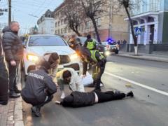 В центре Винницы авто сбило двух девушек на переходе