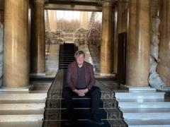Стивен Фрай призвал мир поддерживать Украину