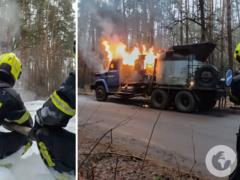 У Києві під час руху спалахнув вантажний автомобіль. Подробиці НП та фото