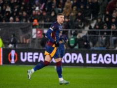 Довбик розбив супернику ніс:  