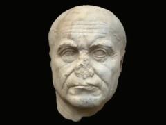 Ей здесь не место: археологи нашли загадочную голову статуи в Тапосирис Магна