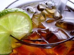 Healthy alternatives to sugary drinks: what to drink to avoid aging prematurely