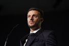 It became a new head coach to the port