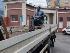 A monument to Pavlov was dismantled in Kyiv near the Alexander Hospital