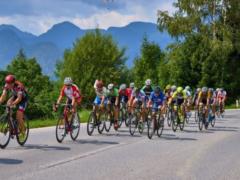 The car drove into the bicycle team: there are victims