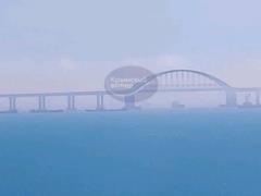 The Russians established new bonnic barriers at the Crimean bridge