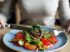 9 overeating signals: what should you pay attention to