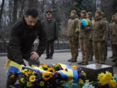 Zelensky on the Askoldian grave honored the memory of the heroes Krut